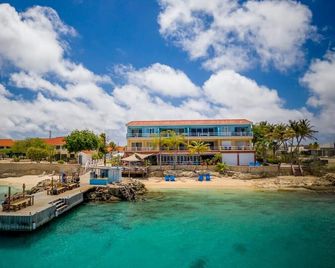 Den Laman Flounder with side sea view and direct access to the Bari Reef dive si - Kralendijk - Building