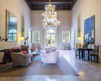 Petrolo - Bucine - Recepción