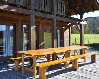 Chalet close to nature in the heart of Haut-Doubs - Grand'Combe-Châteleu - Patio