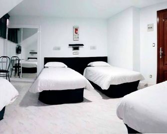 Hostal Lady Ana Maria - Collado Villalba - Bedroom
