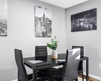 Lovely 3 Bedroom Colonial home - Middletown - Comedor