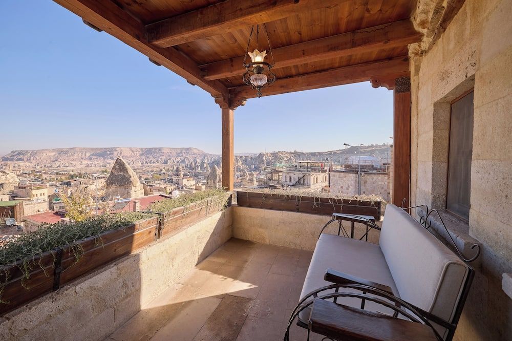 ميثرا كيف كابادوشيا - غورمي - شرفة