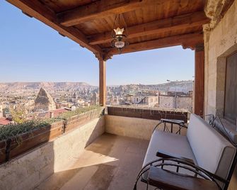 Mithra Cave Cappadocia - Göreme - Balkon