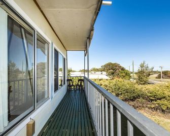 The Cray Pot - Centre of it all - Lancelin - Balcón