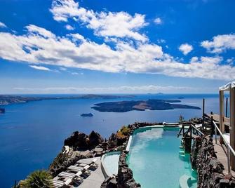 Honeymoon Petra Villas - אימרוויגלי - בניין