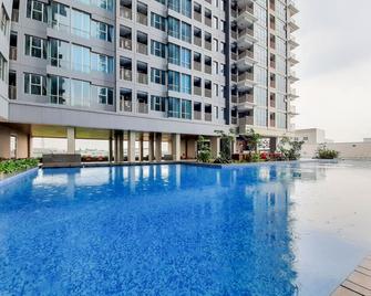 Nice and Modern Studio at Tamansari Iswara Apartment - Bekasi - Pool