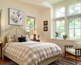 Custom-Built Home On 165-Acre Farm On The Cowpasture River - Millboro - Bedroom