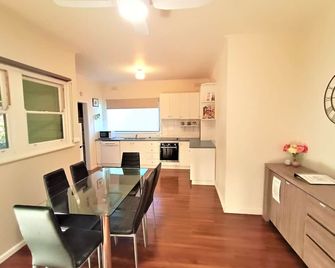 Wombat Cottage Albury - Glenroy - Dining room