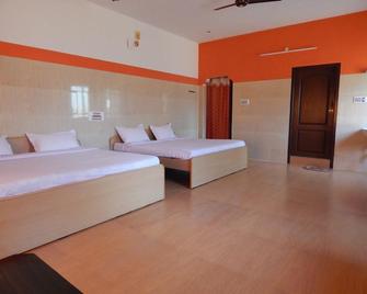 Sri Silver Inn - Yercaud - 臥室