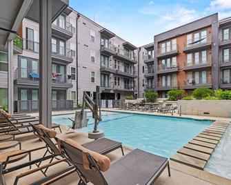 Placemakr Downtown Austin - Austin - Piscina