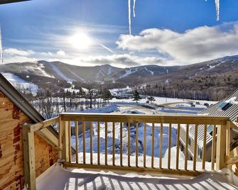 Mountain Green Resort - 2br, 2ba Renovated Condo, Pool, Hot Tub, Shuttle, Gym, Restaurant - Killington - Balcón