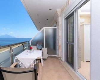 Hotel Maistrali - Sarti - Balkon