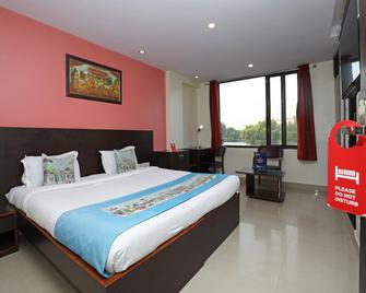 Hotel Lily Bay Inn - Jaipur - Bedroom