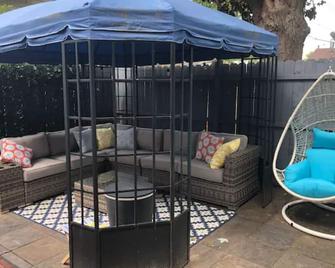Custom Comfortable Family-Friendly Asbury Home - Asbury Park - Patio