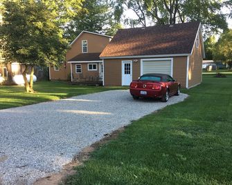 Downtown Mears. Plenty of parking for toys and trailers. 5761 3rd St. - Mears - Building