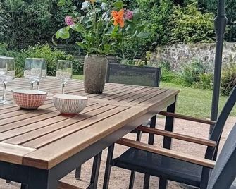 character house 5 pers. 3 south facing garden rooms 5 mins from the beach - Barneville-Carteret - Binnenhof