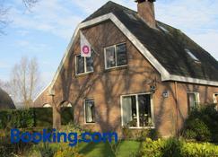Bed & Breakfast 'Bij de Trekgaten' - Hollandscheveld - Building
