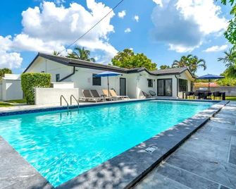 Villa Aura Heated Pool 4 Bedrooms 5 minutes to the Ocean - Fort Lauderdale - Pool