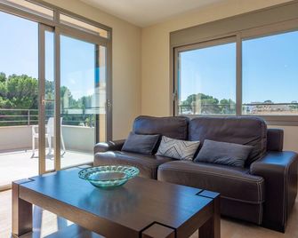 House Joan - Three Bedroom Chalet, Sleeps 6 - Can Picafort - Salon