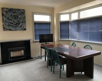 Penny's Accommodation - Palmerston Norte - Comedor