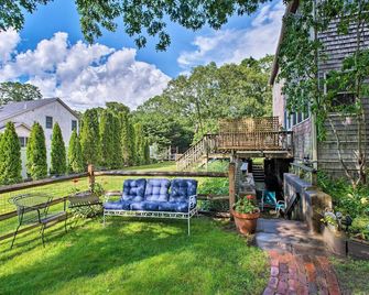 Marthas Vineyard Apt about 1 Mile to Inkwell Beach! - Oak Bluffs - Patio