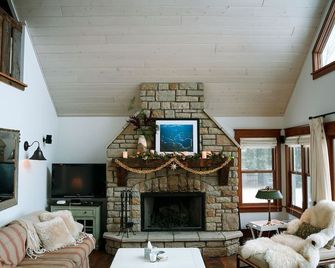 Waterfront! 2 Private Beach Homes with dock and 100 feet of private beach. - Baldwin - Sala de estar