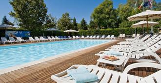 Hotel St. Moritz - Bellaria-Igea Marina - Pool
