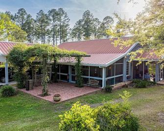 Family-friendly Pondside Hideway Near Moultrie & Thomasville - Moultrie - Building