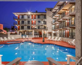Americana Inn a Travelodge by Wyndham - Pigeon Forge - Pool