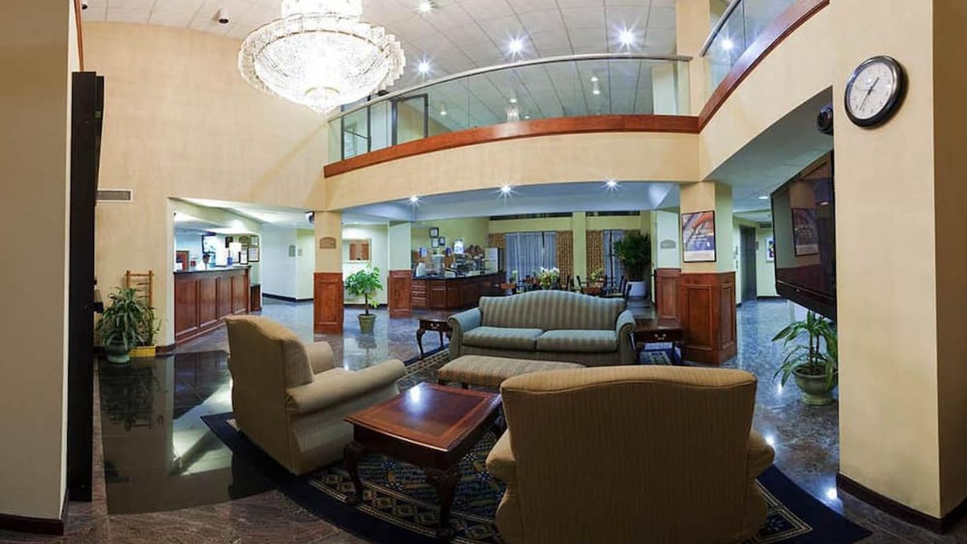 Holiday Inn Express & Suites Lawrenceville By IHG