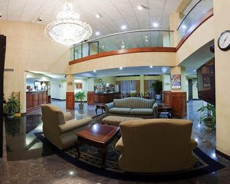 Holiday Inn Express & Suites Lawrenceville By IHG - Lawrenceville - Lobby