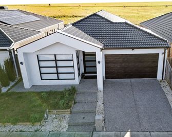 Luxury home away from home - Mickleham - Edificio