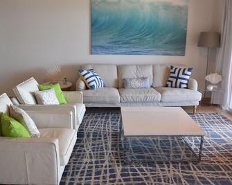 Stunning 3 BR Oceanfront Townhouse in Bimini Sands w/ Free Wifi - Port Royal - Sala de estar