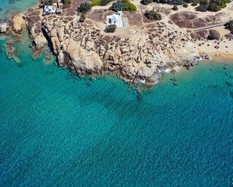 2 Bedroom Garden & Sea View Apartment | Glaronissi Beach - Naxos - Playa