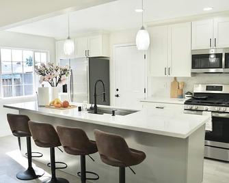 Cozy furnished room, shared bathroom - San Jose - Kitchen