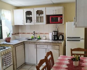 Beautiful house 15 minutes from the beautiful city of Santa Ana. - Santa Ana - Kitchen