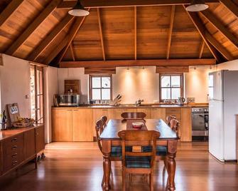 Saltworks Beach House - fun with family & friends - Little Swanport - Cocina
