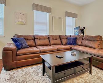 Downtown Lehighton bnb! 5min drive to Jim Thorpe! - Lehighton - Obývací pokoj