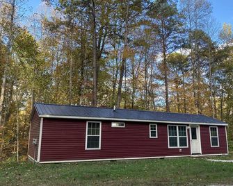 2Bedroom, 1.5Bath Cottage at Beautiful Wood Creek Lake, Near Wood creek Marina. - London - Gebäude
