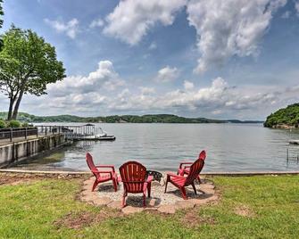 Sunny Providence Cottage Retreat with Dock, Kayaks - Sunrise Beach - Patio