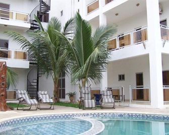 Wavecrest Hotel Gambia- Apartments - Serrekunda - Zwembad
