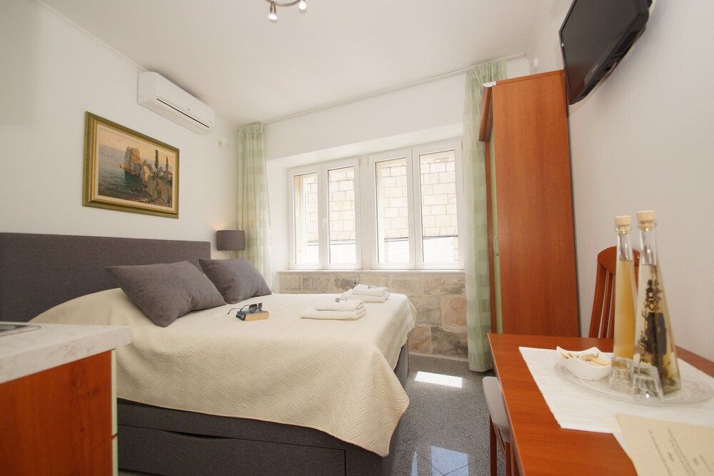 أبارتمنتس جاليريجا - كوركولا - غرفة نوم