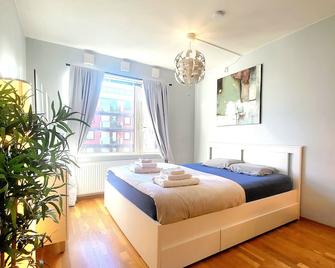 Moon apartment, near the center, Free parking available! - Trondheim - Soverom