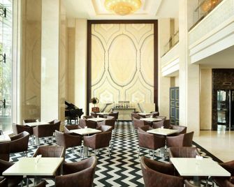 Four Points by Sheraton Medan - מדאן - מסעדה