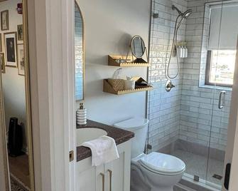 The Haleigh. Enjoy this 1 bed / 1 bath suite! - Leitchfield - Bathroom