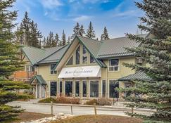 Newly Renovated Cabiny Townhouse Near Banff Gate - Harvie Heights - Building