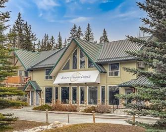 Newly Renovated Cabiny Townhouse Near Banff Gate - Harvie Heights - Edificio