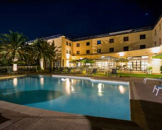 Hôtel Mercure Cannes Mandelieu - Cannes - Edificio