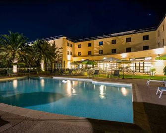 ميركيور كان ماندلو - كان - حوض السباحة