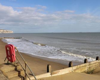 Culver View - Sandown - Beach